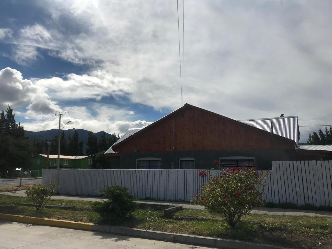 Piramide Hostal Puerto Ingeniero Ibanez Exterior photo